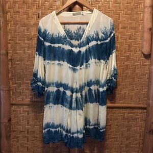 Bu Tiki rayon loose fit Blue and Cream Tie-Dye Tunic blouse Medium